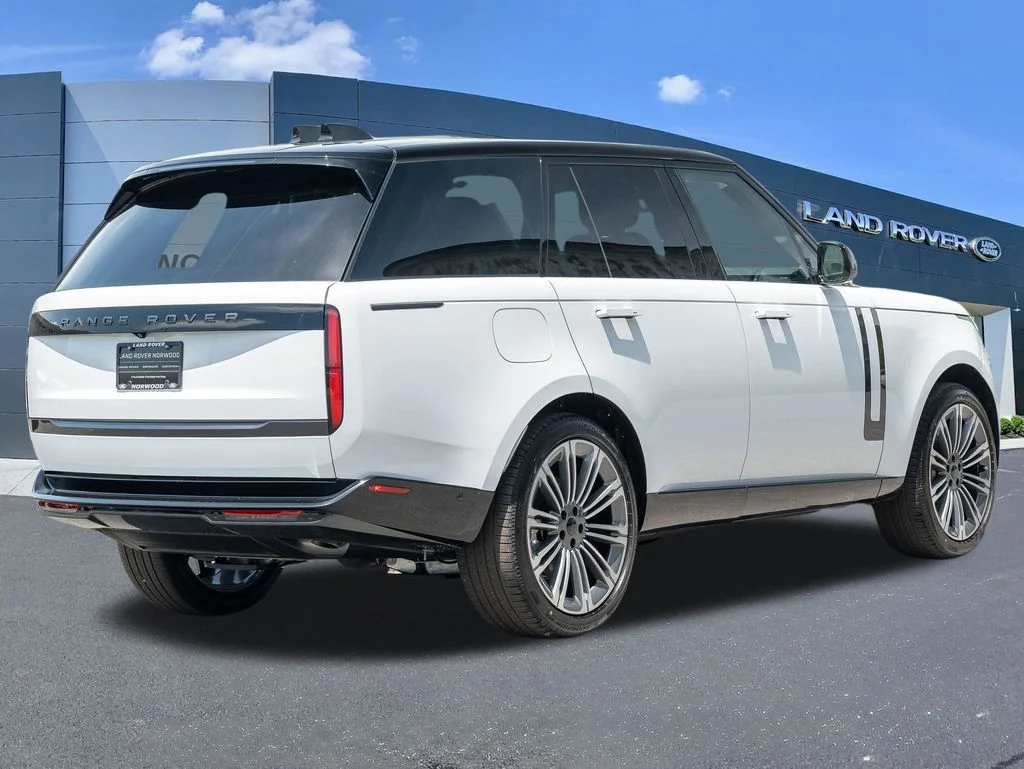 New 2026 Fuji White Land Rover SE image 4