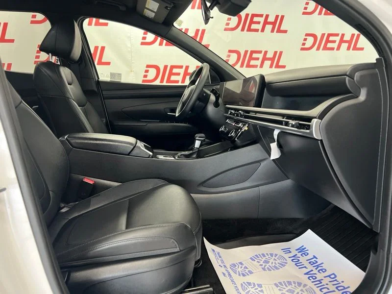 Used 2025 White Hyundai SEL image 12
