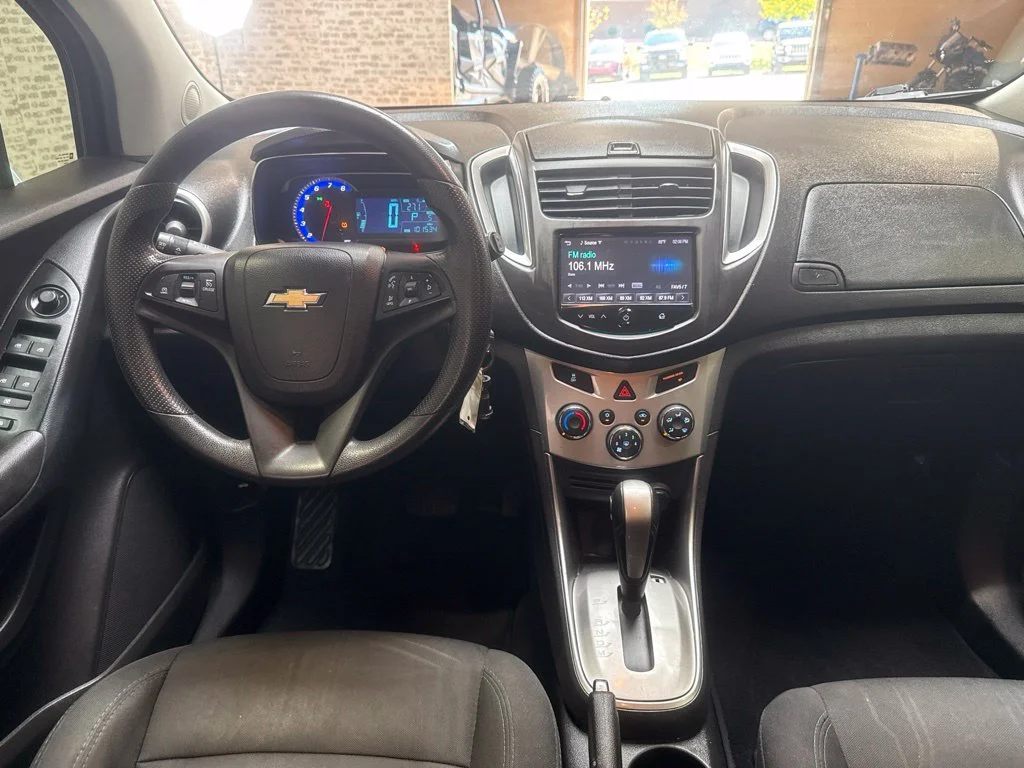 Used 2016 Summit White Chevrolet LT image 19
