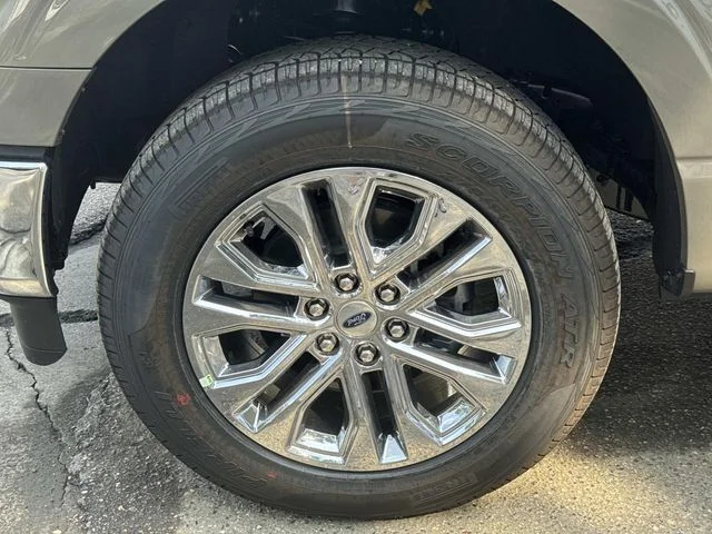 New 2026 Marsh Gray Ford XLT image 7