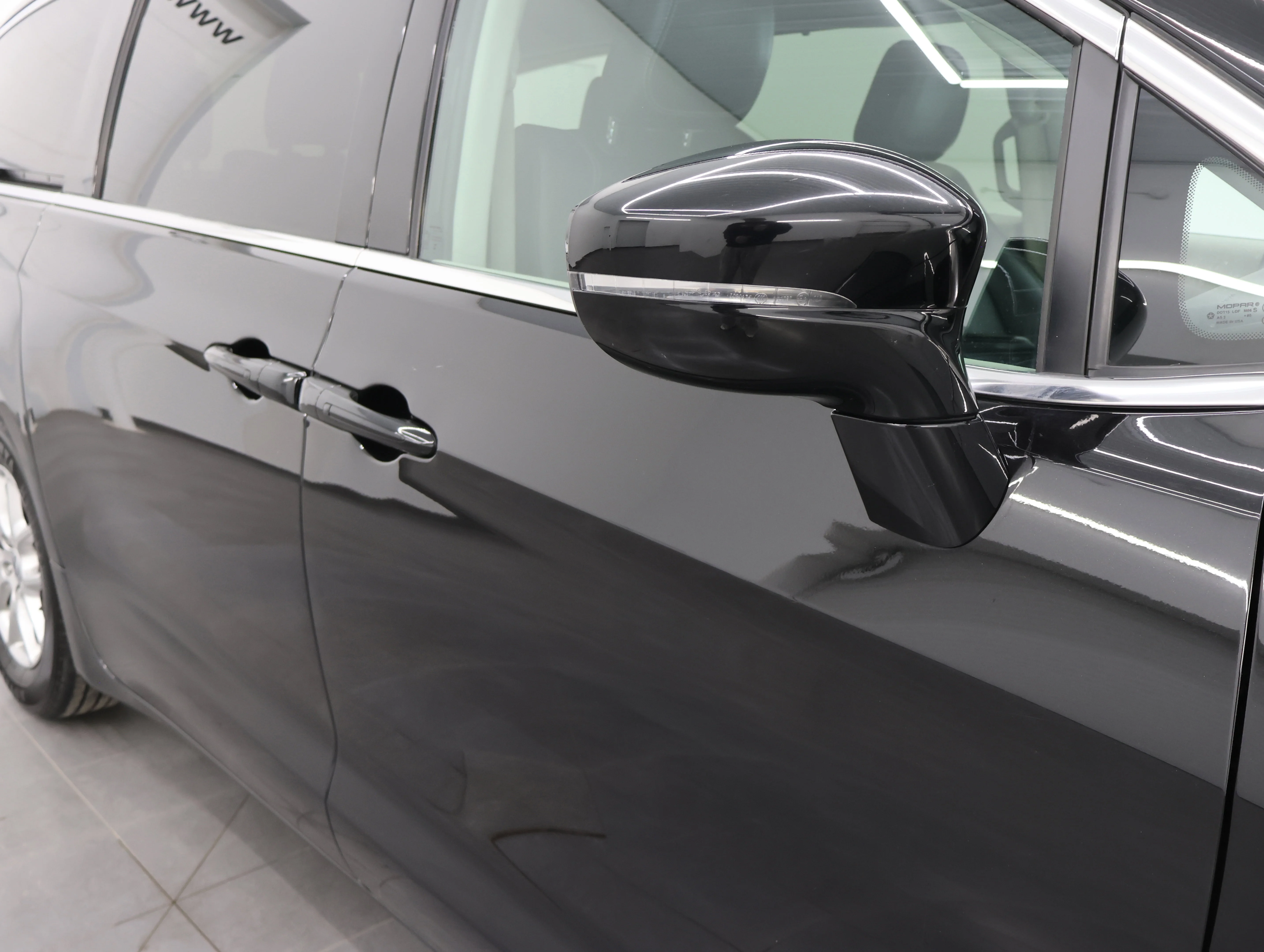 Used 2024 Diamond Black Crystal Pearlcoat Chrysler Touring L image 24