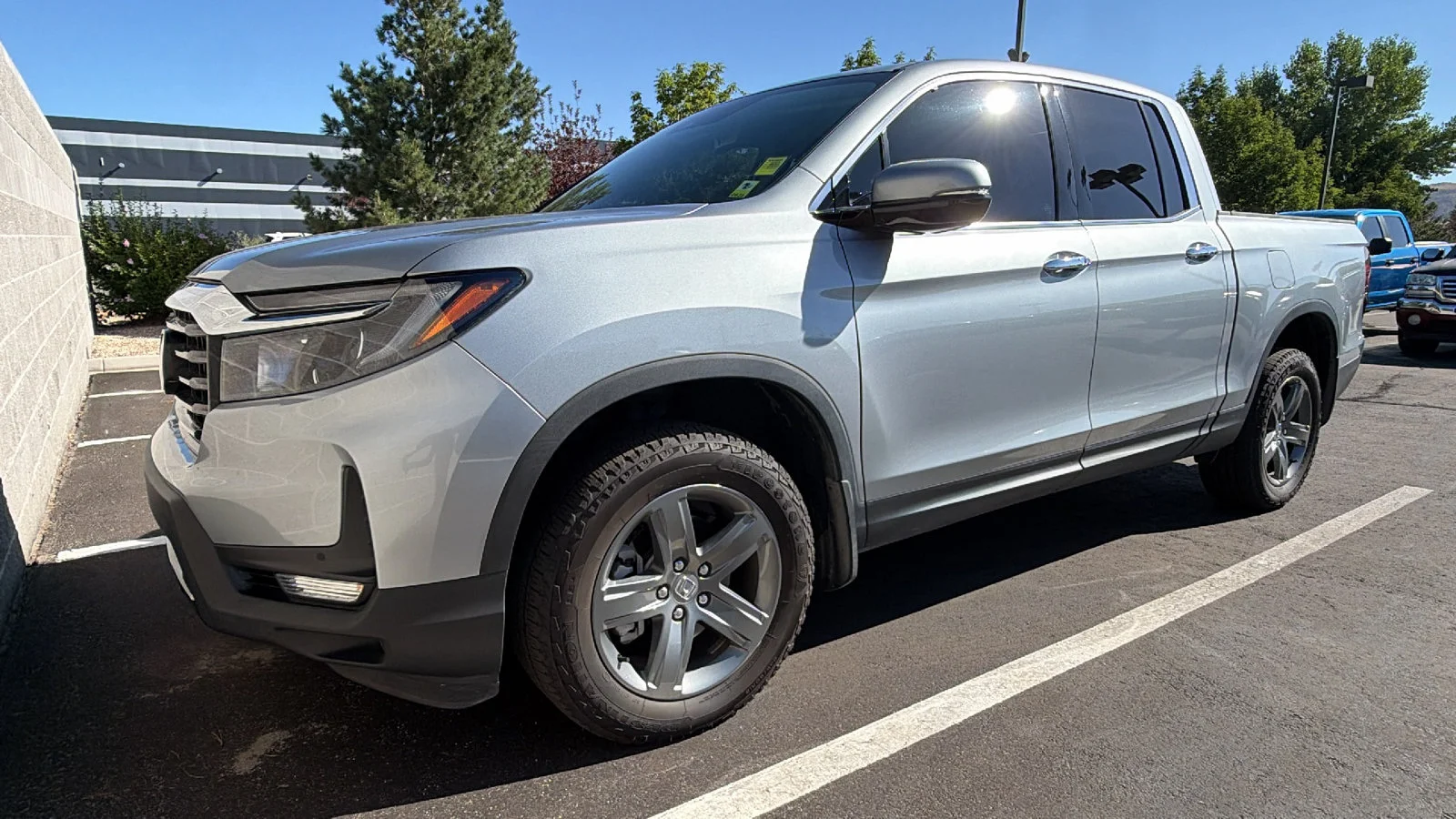 Certified Used 2023 Lunar Silver Metallic Honda AWD RTL-E image 8