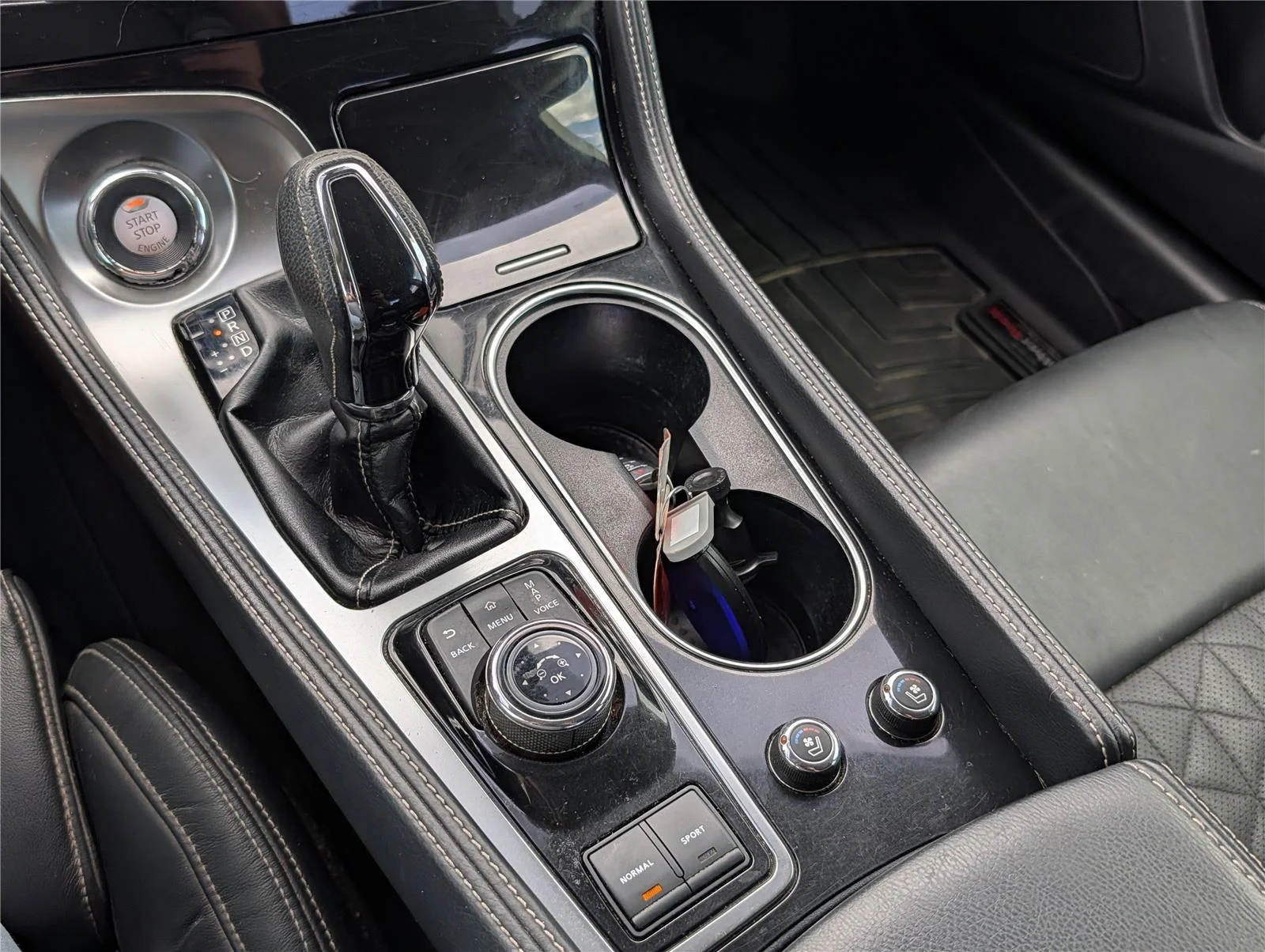 Used 2017 Pearl White Nissan Platinum image 19