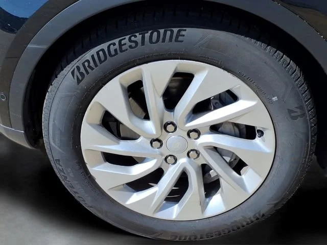 Used 2025  Land Rover S image 31