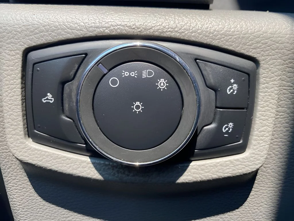 Used 2022 White Ford XL image 19
