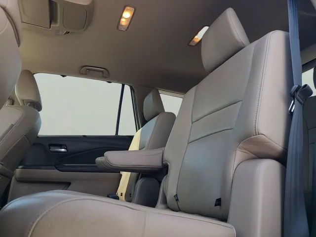 Used 2019 White Honda Touring 7-Passenger image 13
