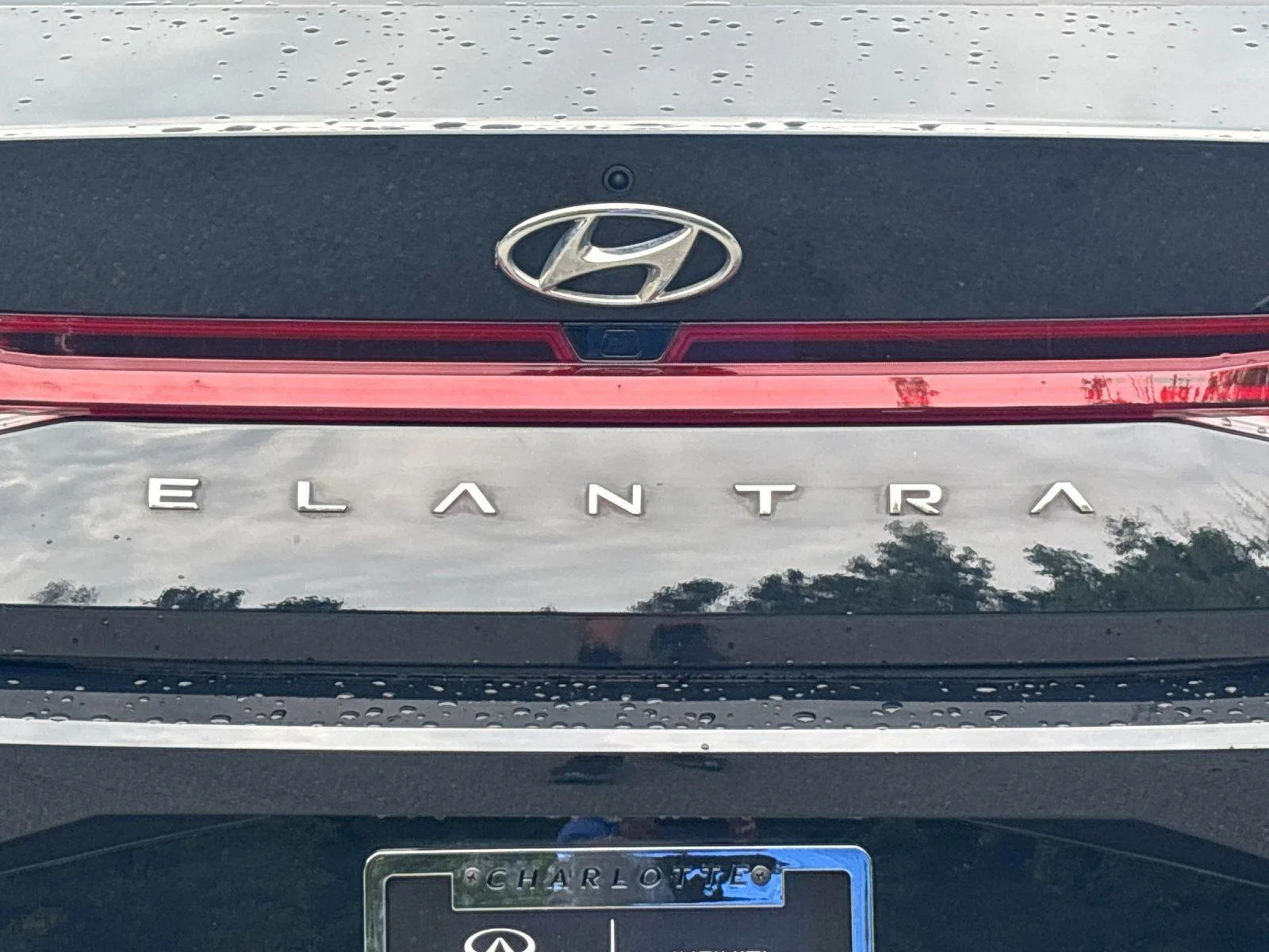 Used 2022 Phantom Black Hyundai SEL image 11