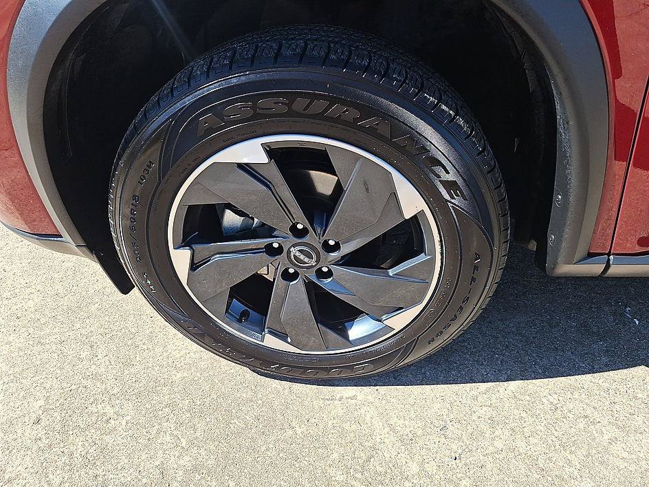 Used 2025 Scarlet Ember Tintcoat Nissan SV image 8