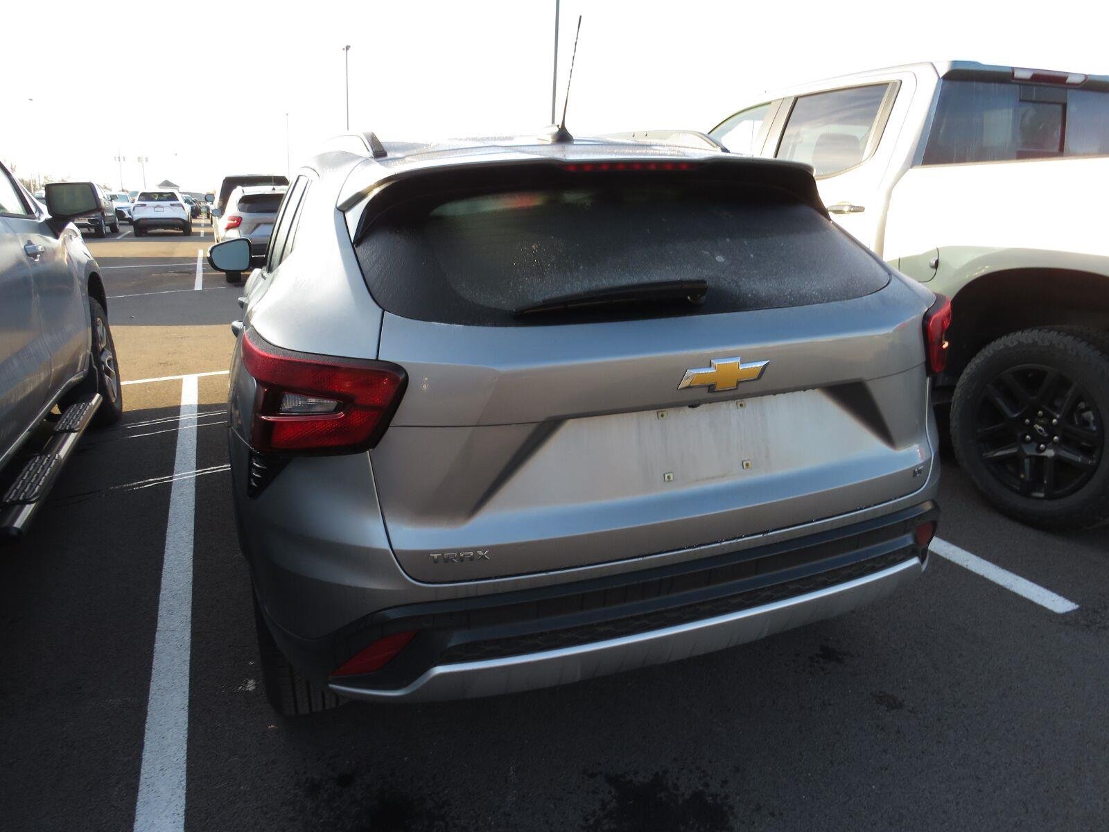 Used 2025 Sterling Gray Metallic Chevrolet LT image 9