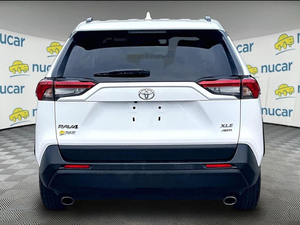 Used 2025 White Toyota XLE image 5