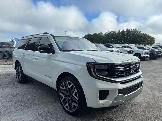Used 2025 White Ford Platinum image 3