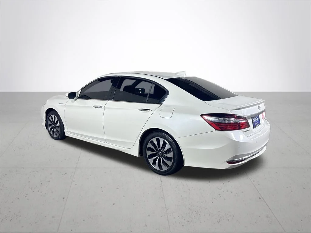 Used 2017 White Honda Touring image 8