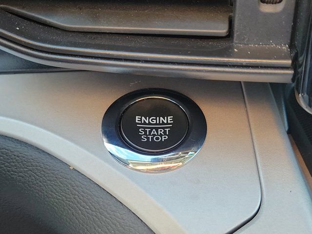 Used 2023 White Metallic Ford XLT image 31