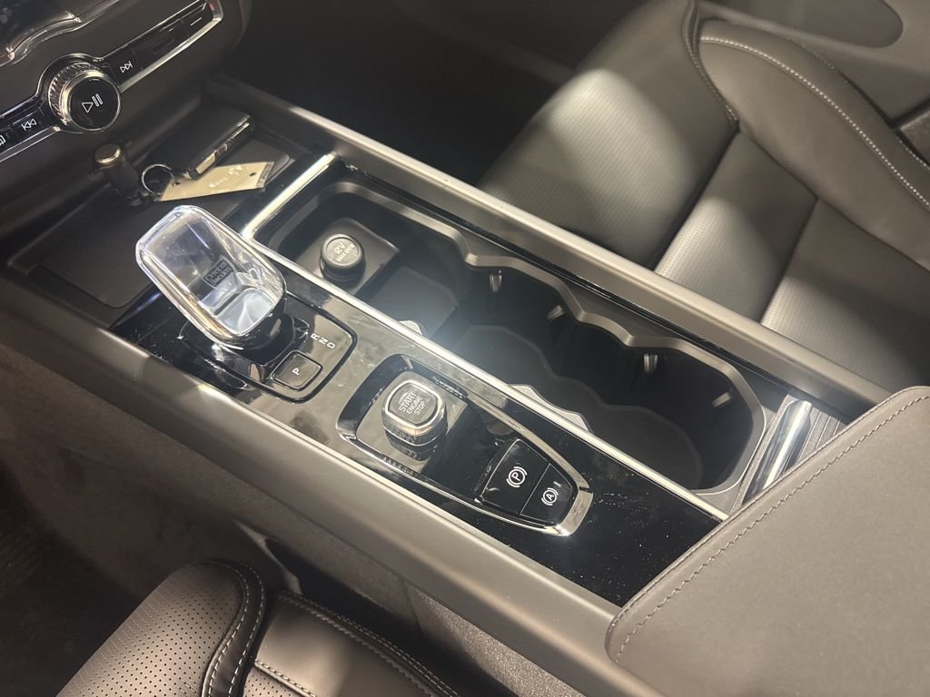 2026 Volvo XC60 Ultra - Photo 14