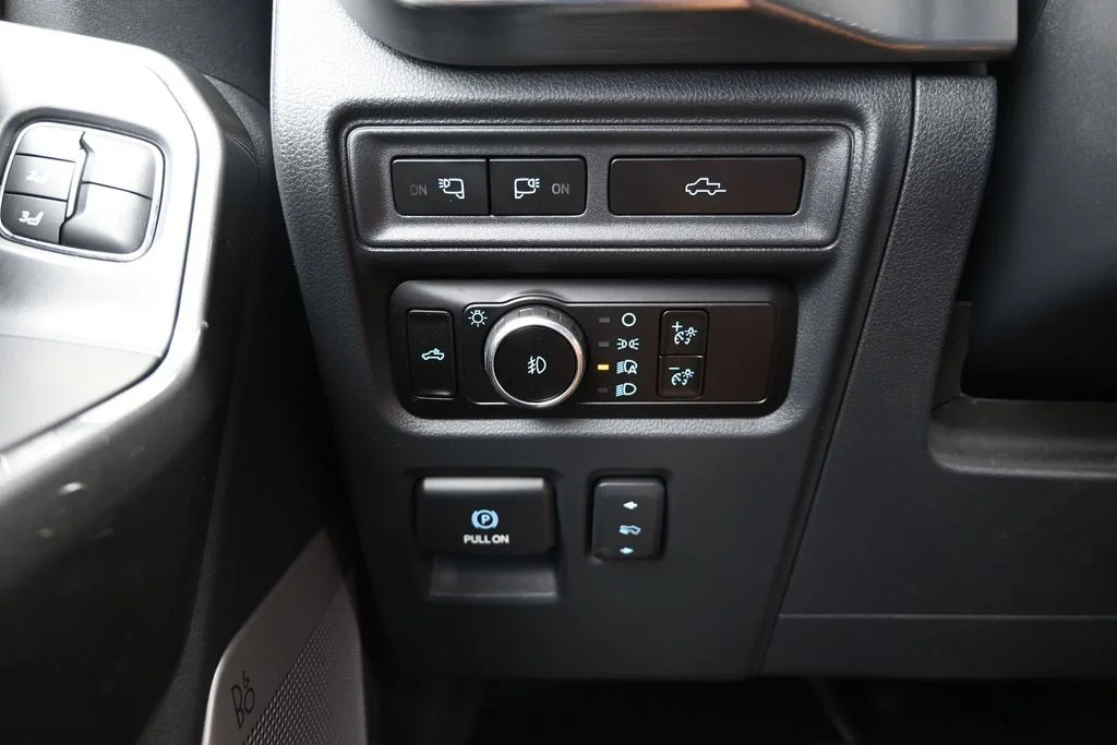 Certified Used 2023 Oxford White Ford Lariat image 22