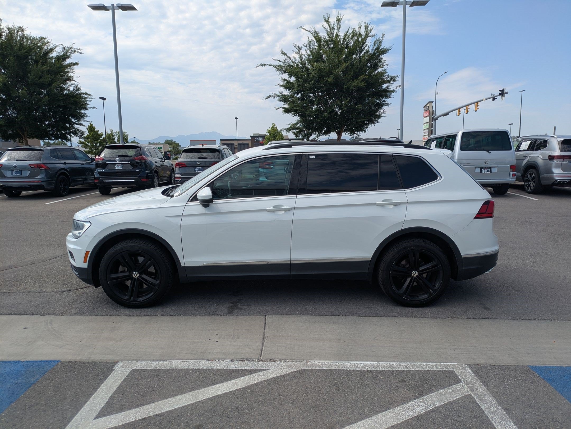 Used 2018 Pure White Volkswagen SEL image 6