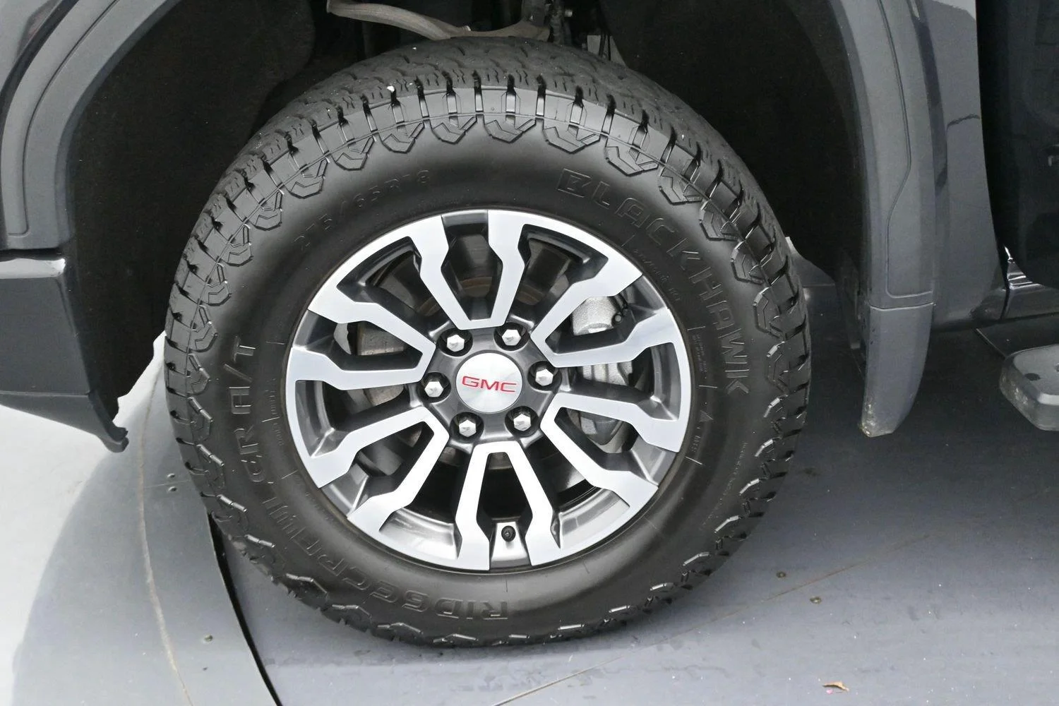 Used 2020 CARBON BLACK METALLIC GMC AT4 image 38