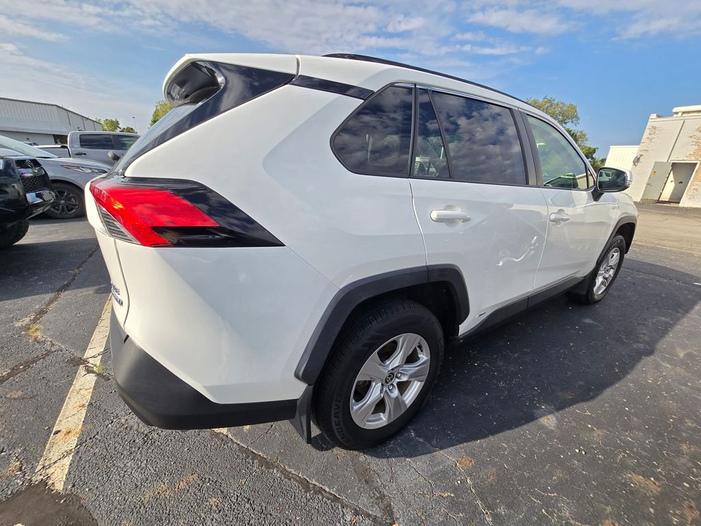 Used 2020 White Toyota XLE image 9