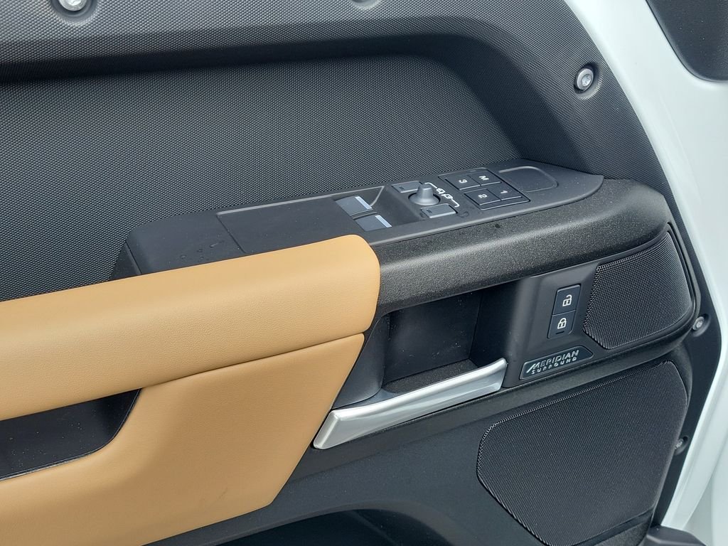 New 2026 Fuji White Land Rover V8 image 20