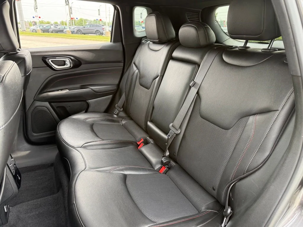 Used 2024  Jeep Trailhawk image 24