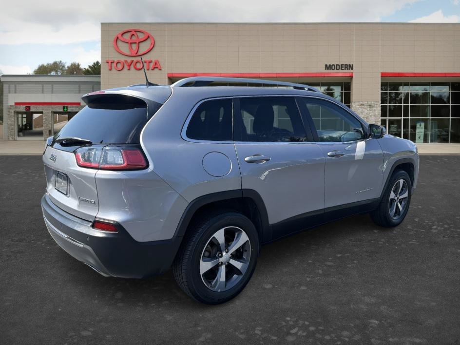 Used 2020 Billet Silver Metallic Clearcoat Jeep Limited image 5