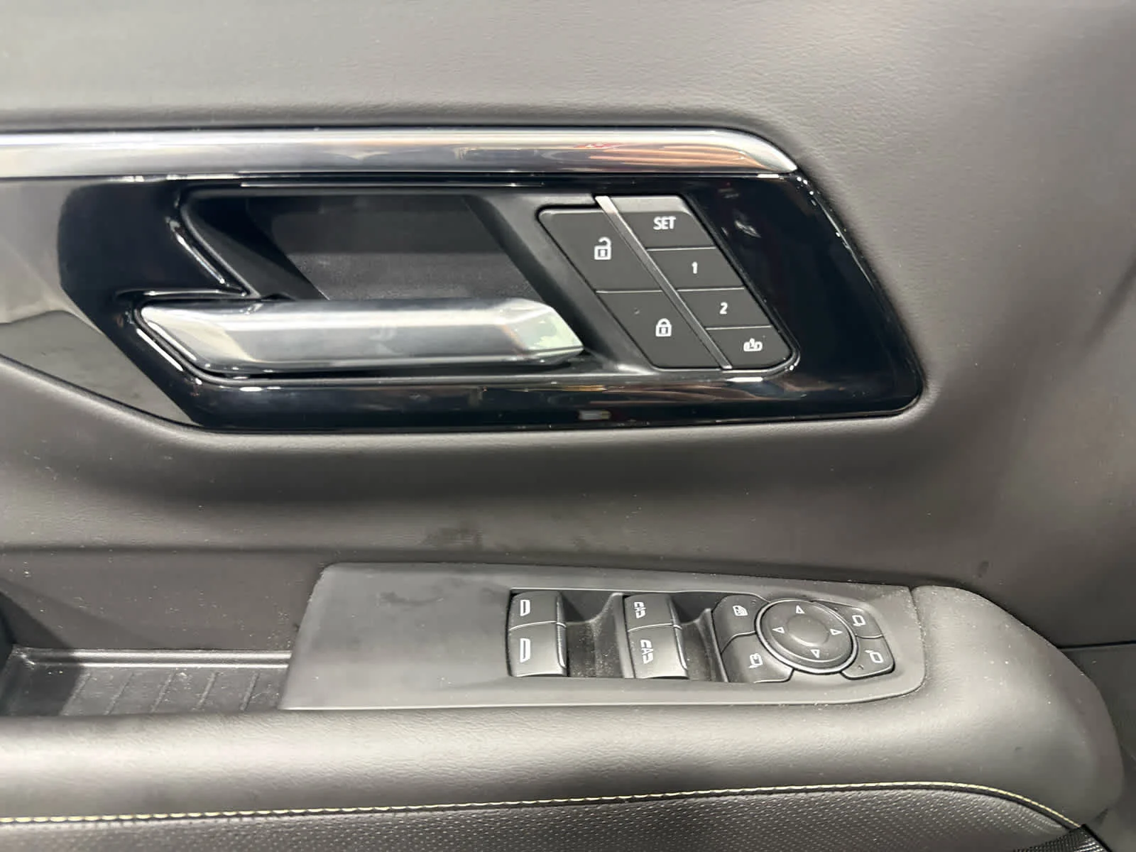 2025 Chevrolet Suburban Premier - Photo 18