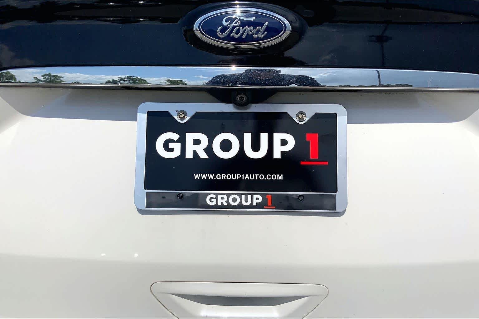 Used 2020 Star White Metallic Tri-Coat Ford SEL image 10