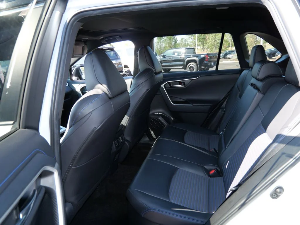 2025 Toyota RAV4 XSE - Photo 11