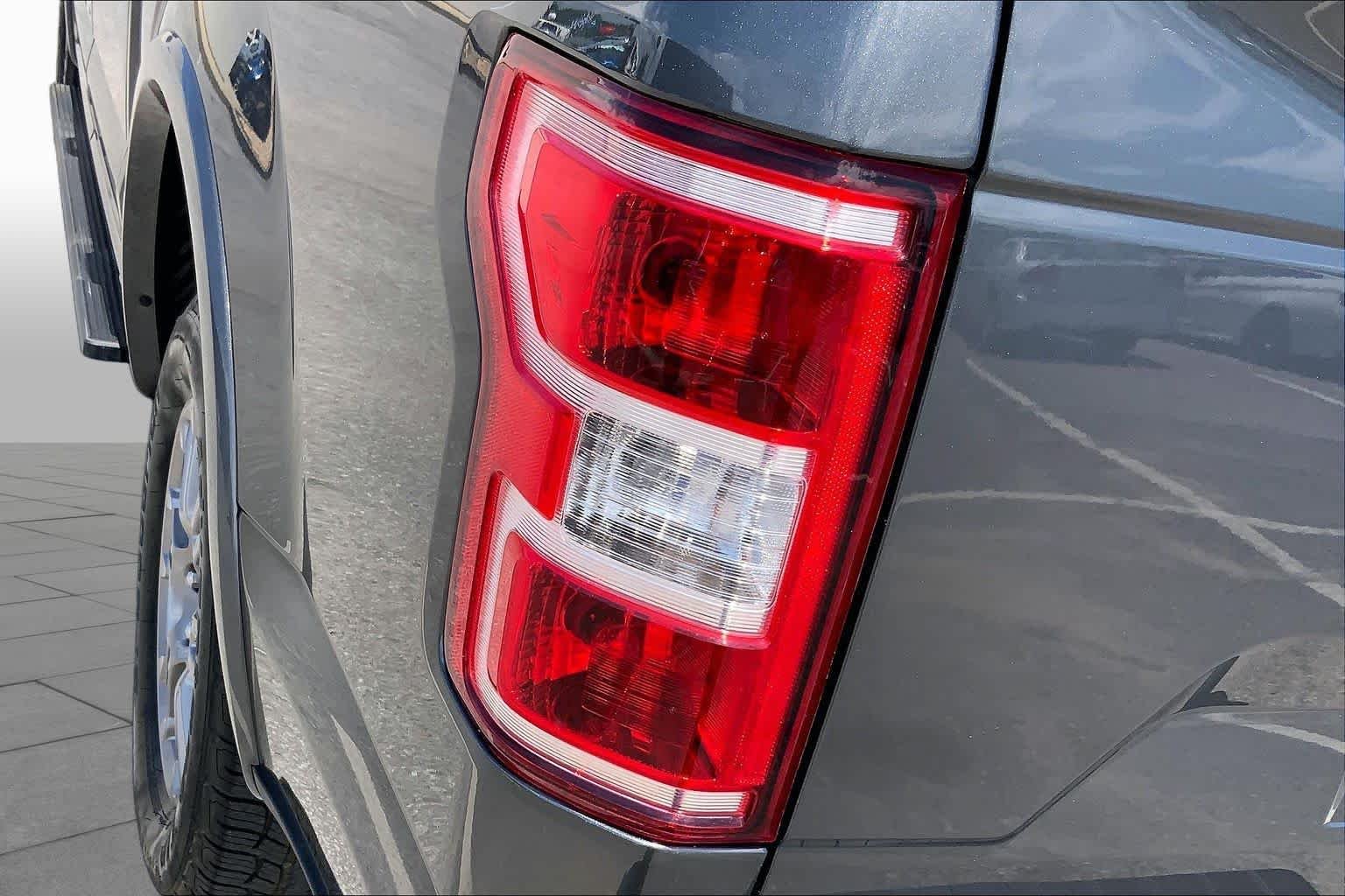 Certified Used 2019 Magnetic Metallic Ford LARIAT image 28