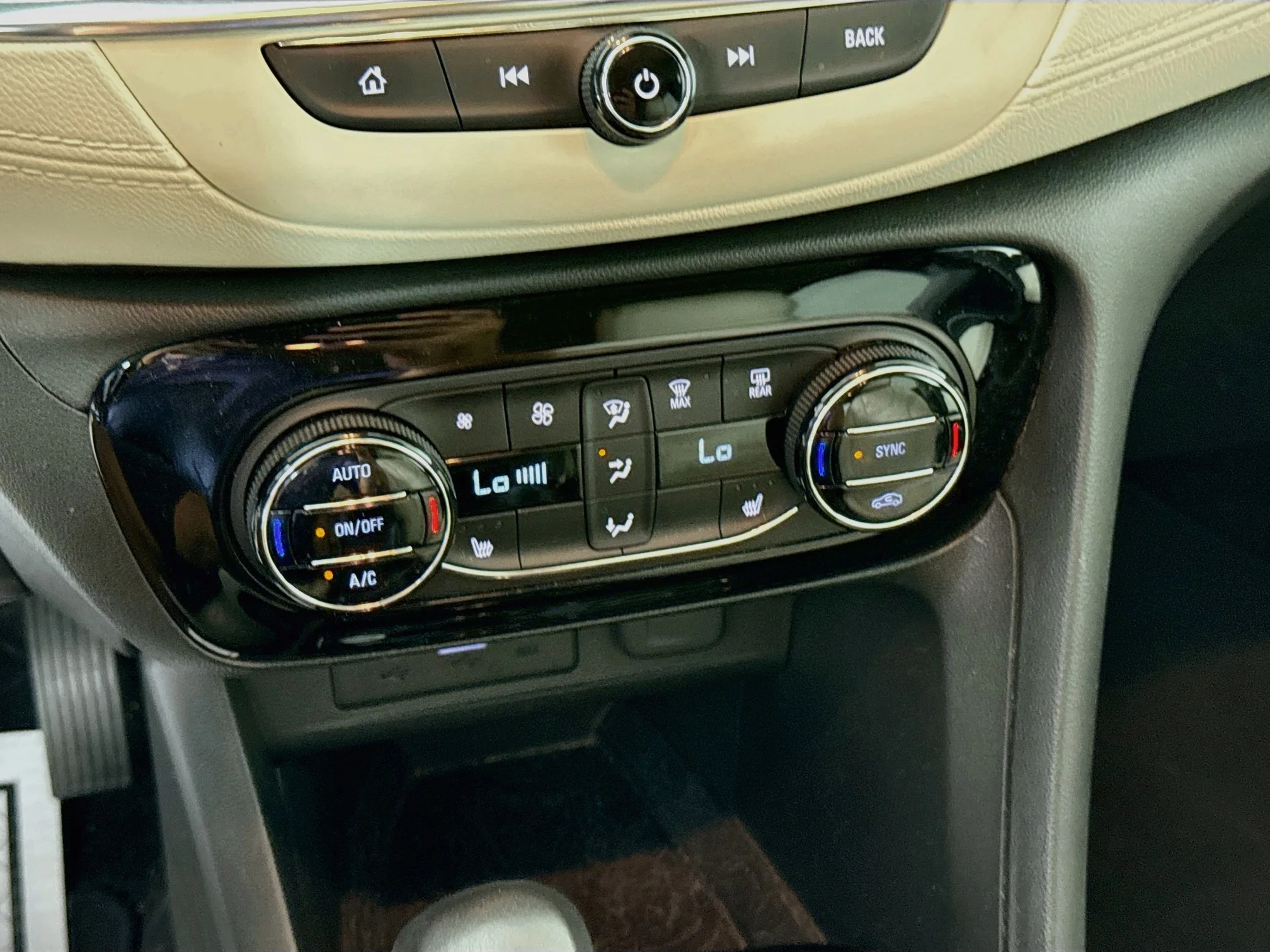 Used 2021 Ebony Twilight Metallic Buick Select image 15
