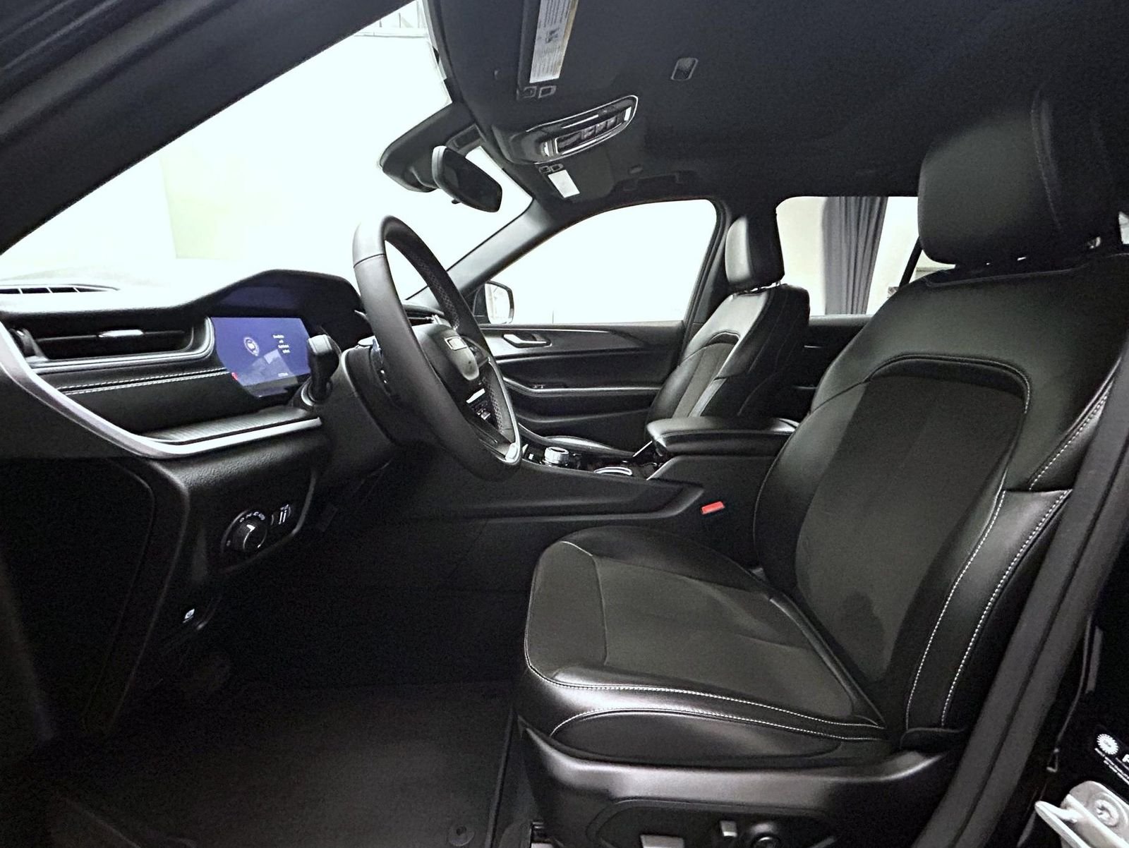 Used 2023 Black Jeep Altitude X image 10