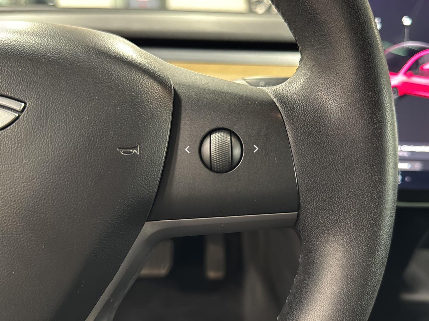 Used 2020 Pearl White Multi-Coat Tesla Standard Range image 33