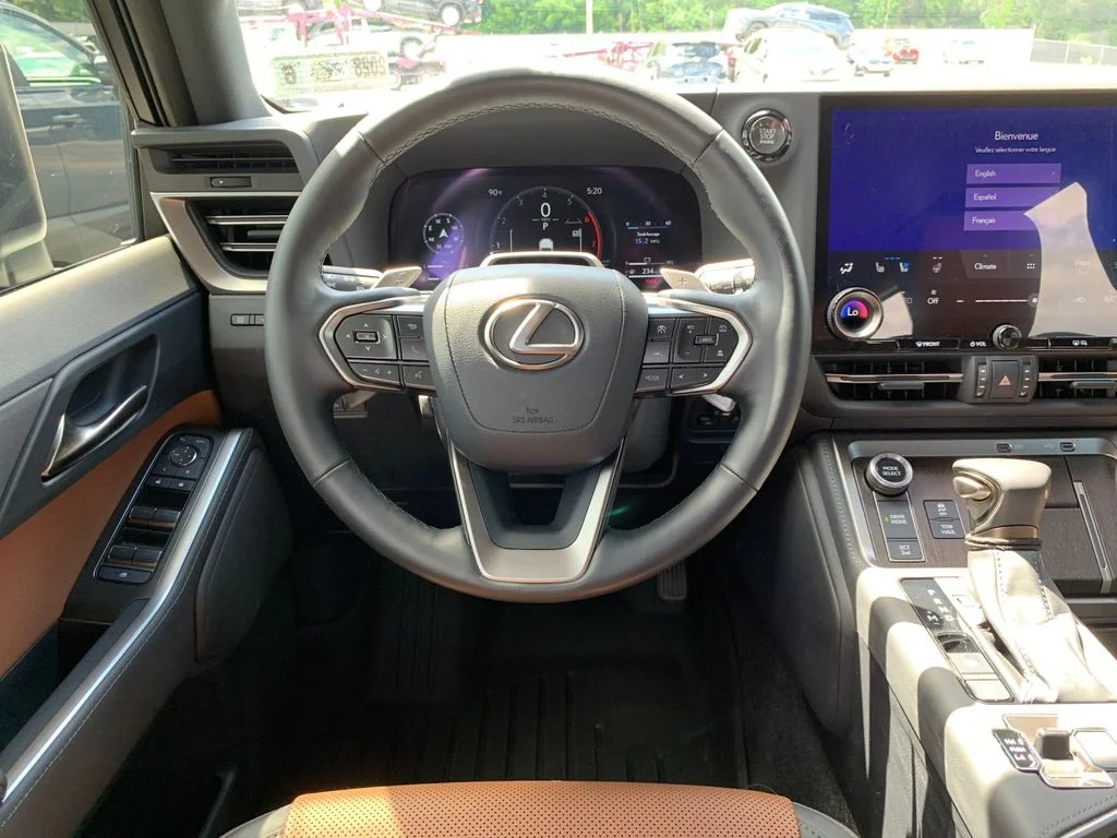 Used 2024 White Lexus 550 Premium image 17