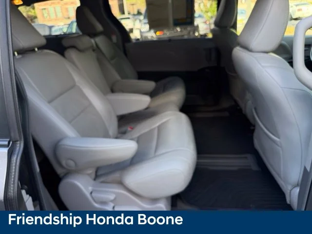 Used 2018 Gray Toyota XLE Premium image 48