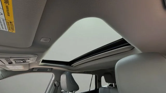 Used 2023  Toyota XLE image 19