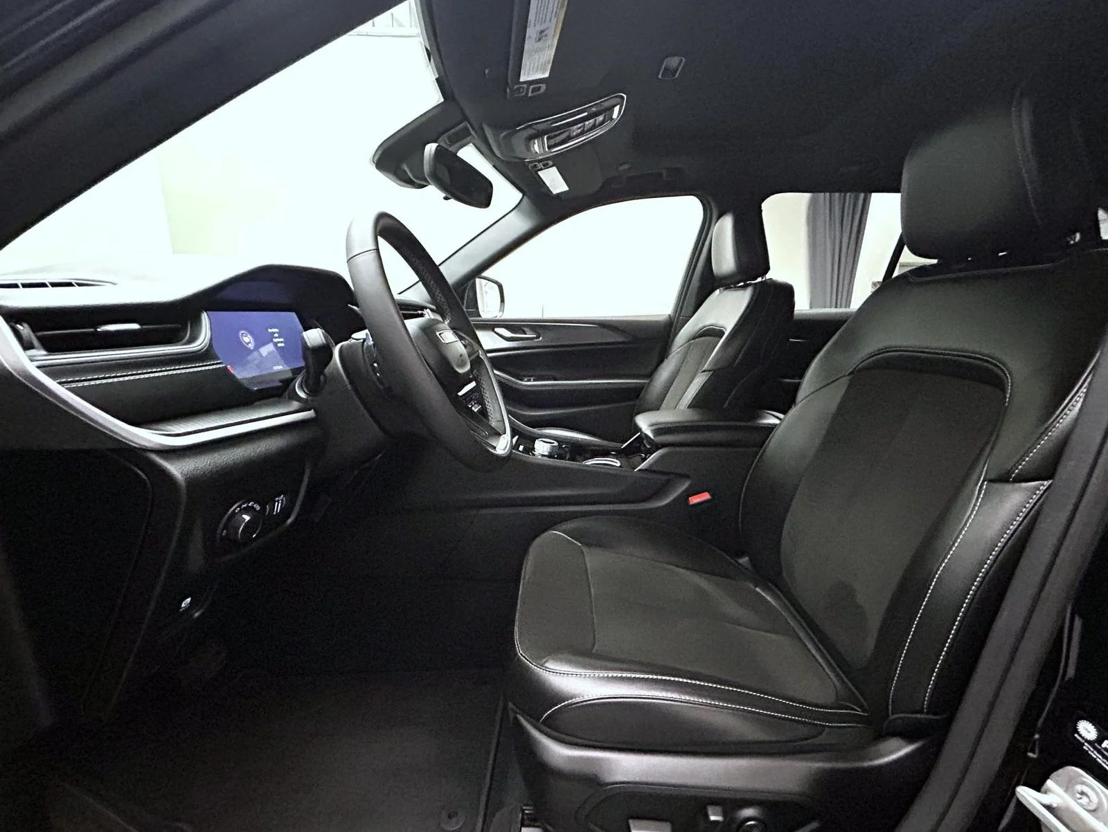 Used 2023 Black Jeep Altitude X image 10