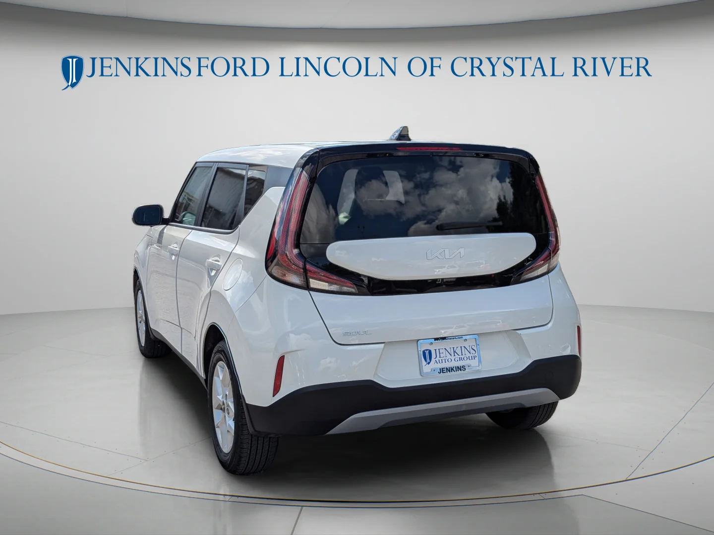 Used 2024 Snow White Pearl Kia LX image 9