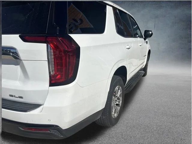 Used 2022 White GMC SLE image 3