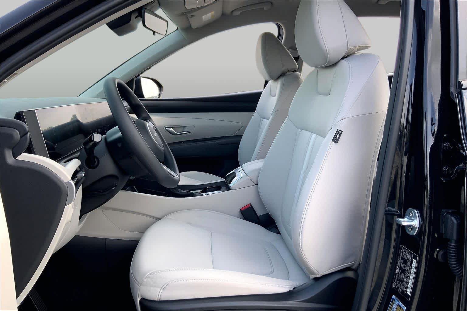 Used 2025 Phantom Black Hyundai SEL image 8