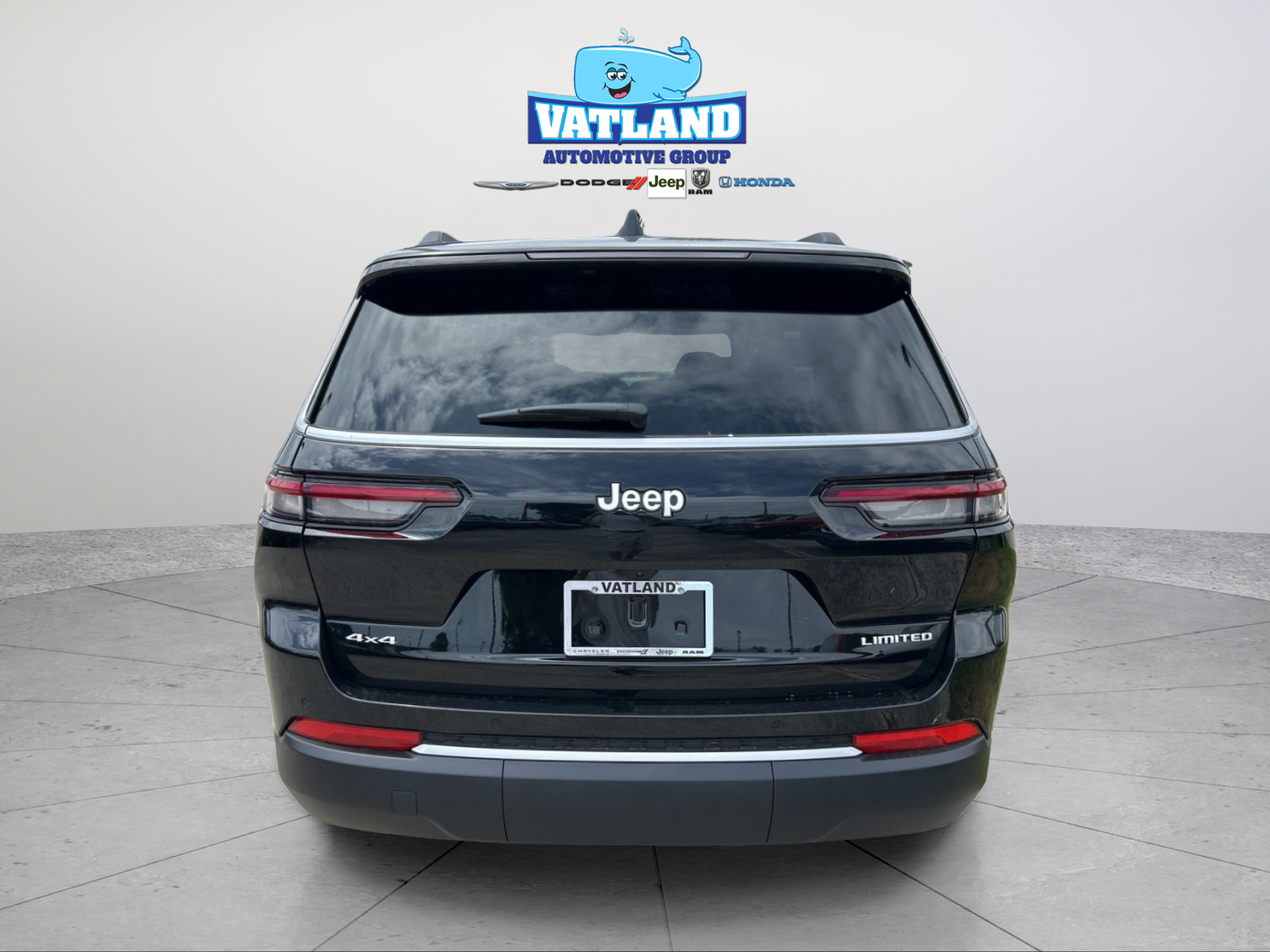 New 2026 Diamond Black Crystal Pearl-Coat Exterior Paint Jeep Limited image 4