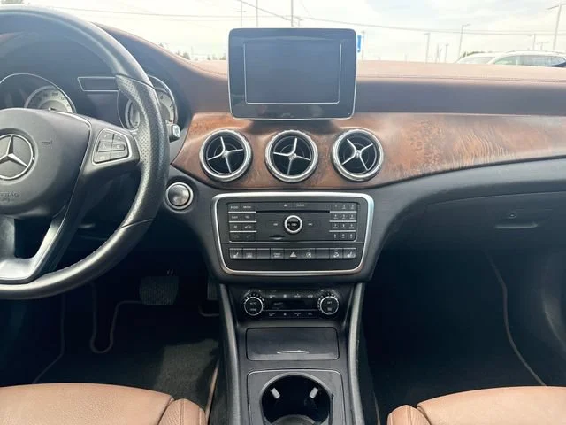 Used 2017 Cirrus White Mercedes-Benz GLA 250 image 26