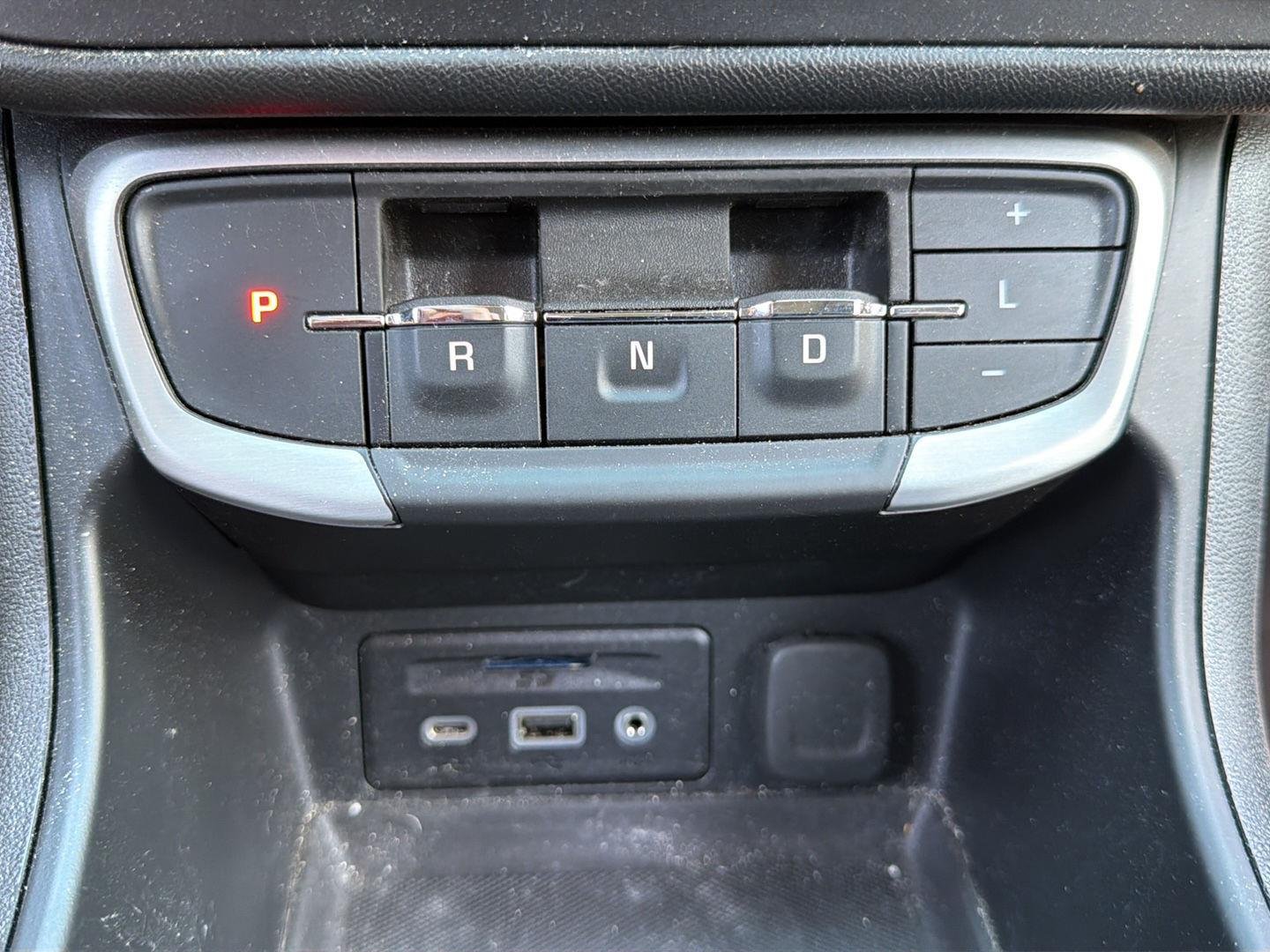 Used 2023 Marine Metallic GMC SLT image 18