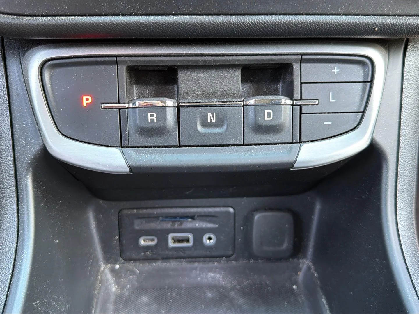 Used 2023 Marine Metallic GMC SLT image 18