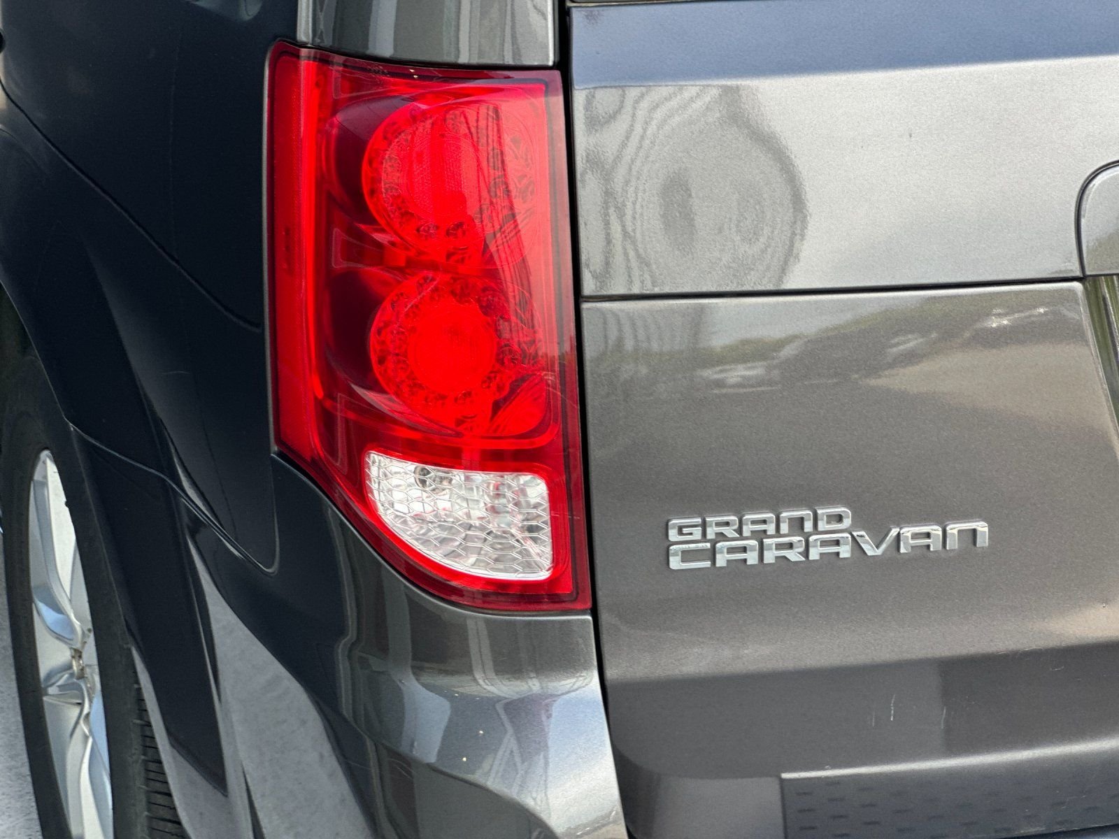 Used 2016 Granite Crystal Metallic Clearcoat Dodge SXT image 22