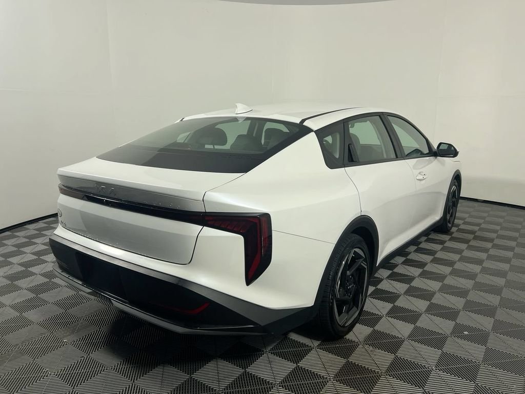 New 2026 Snow White Pearl Kia EX image 3