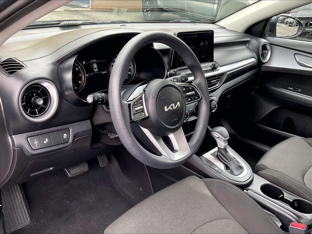 Used 2023 Gray Kia LXS image 8
