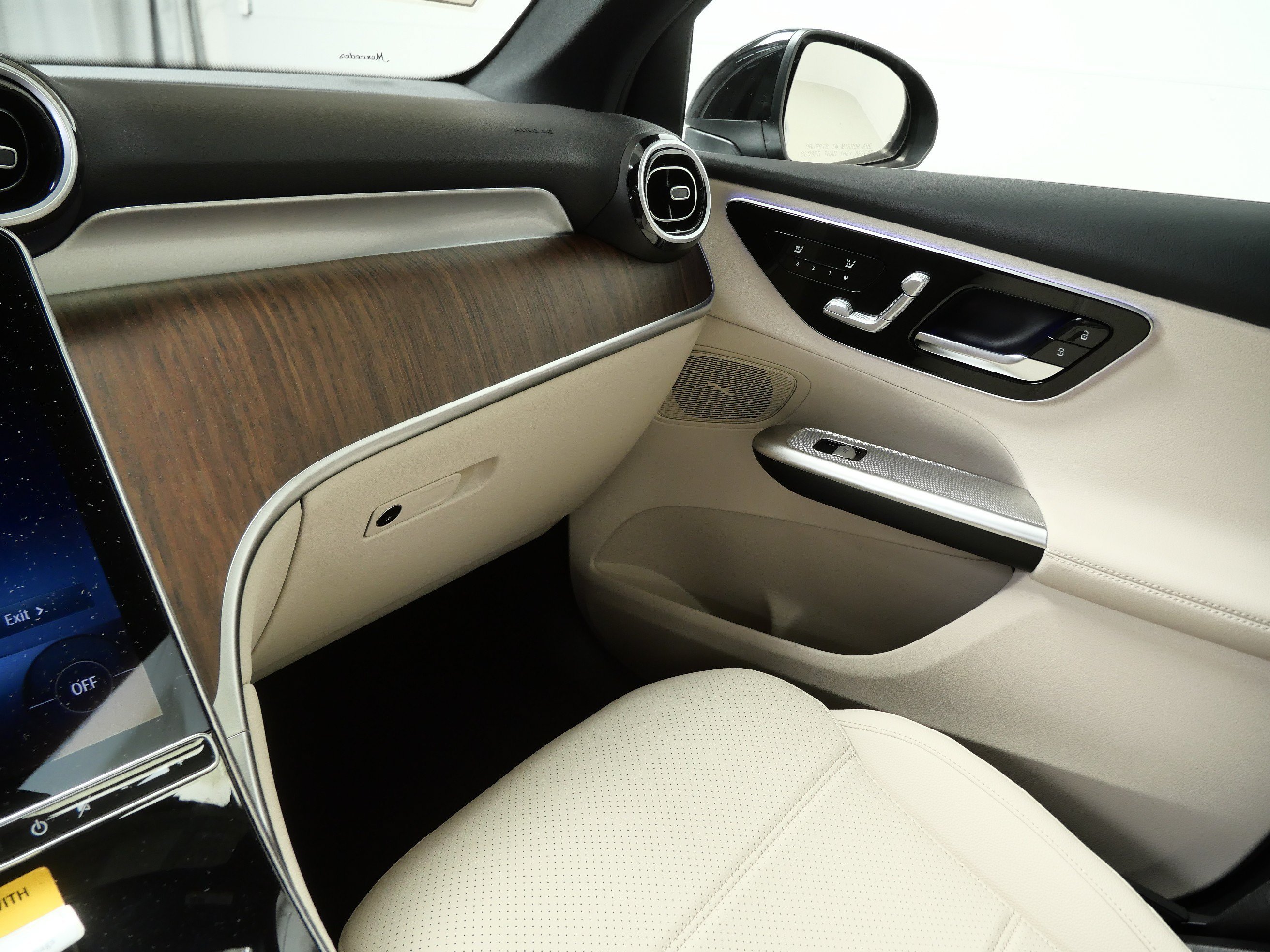 New 2026 Obsidian Black Metallic Mercedes-Benz GLC 300 image 11