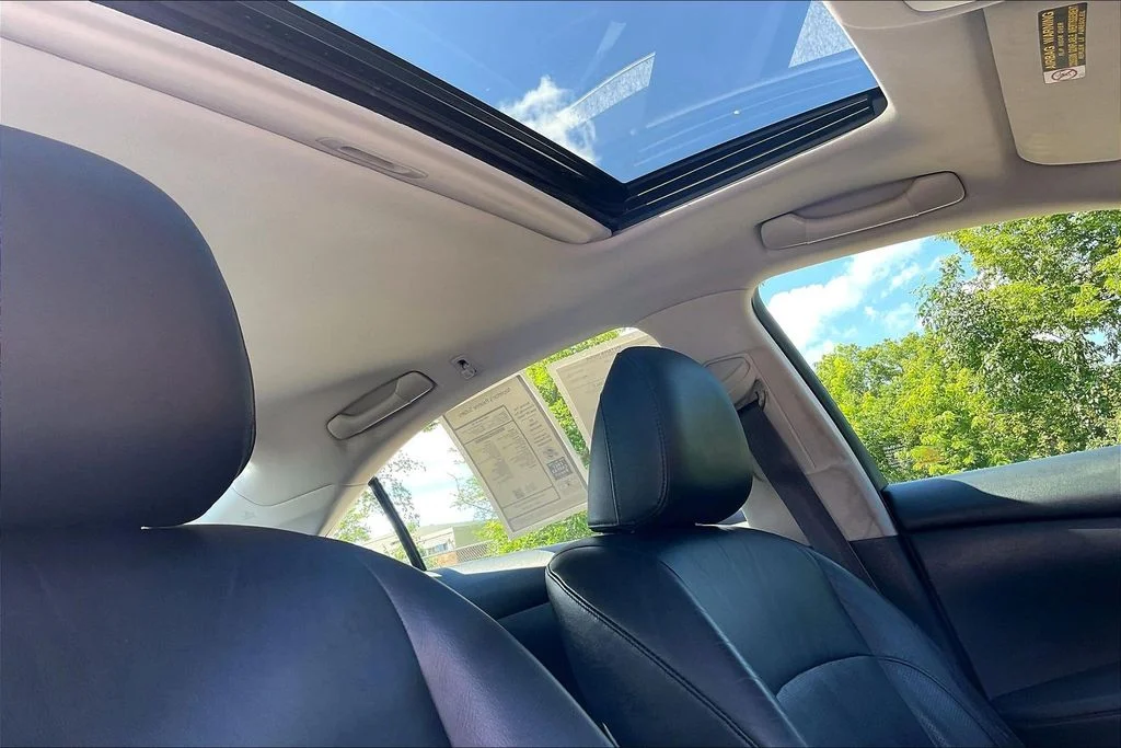 Used 2007 Red Lexus 350 image 21