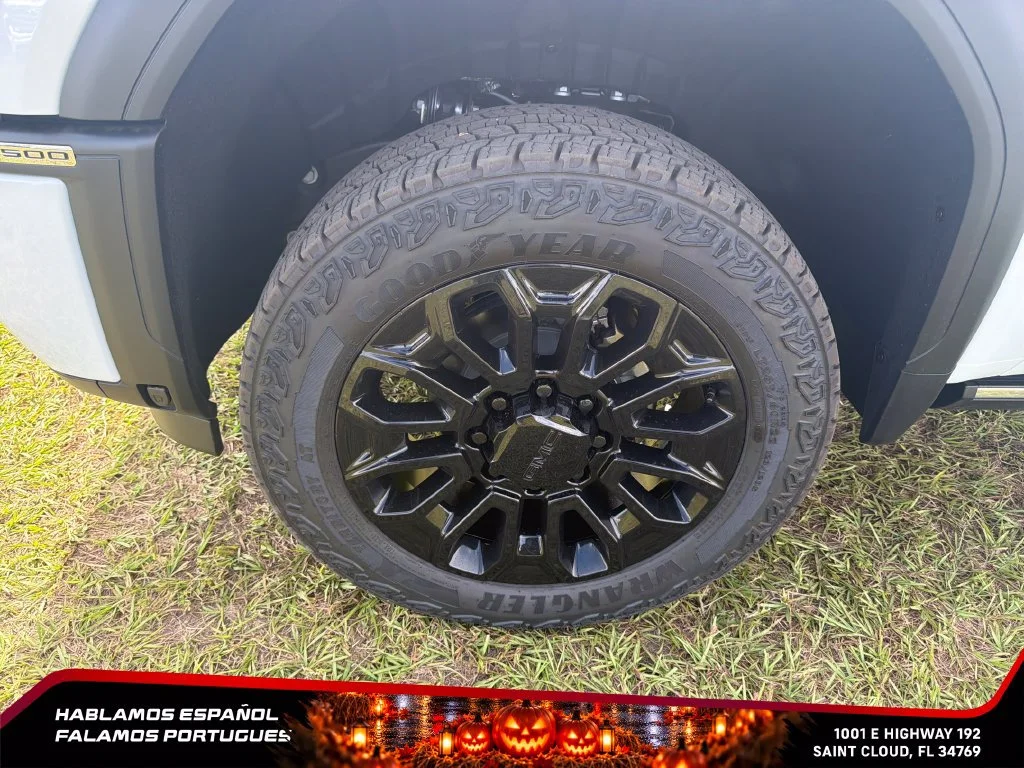 New 2026 Glacier White Tricoat GMC Denali Ultimate image 10