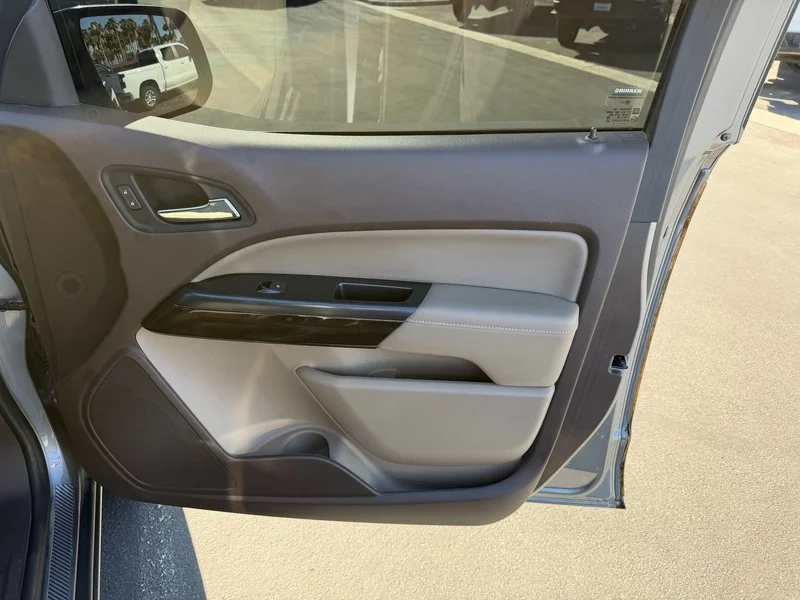 Used 2020 SATIN STEEL METALLIC GMC 2WD SLE image 19